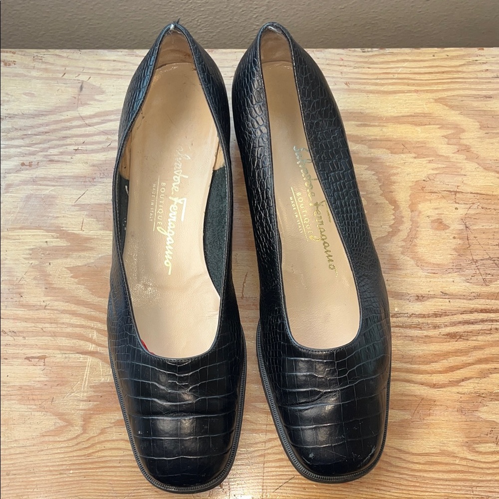 Salvatore‎ Ferragamo Black Croc-Embossed Loafers 7 1/2 B